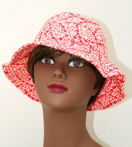 Cappello a secchiello - j.,