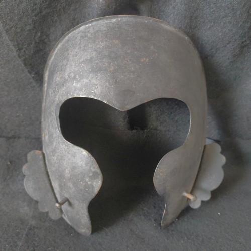 Antica maschera armatura