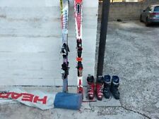 2 paia di sci e due di scarponi