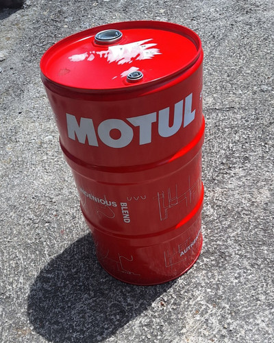 Fusto olio vuoto bidone sedia