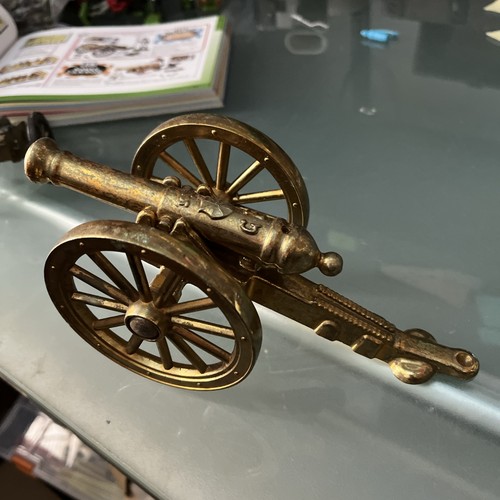Vecchio cannone antico vintage