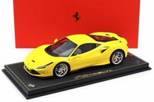 1:18 BBR Ferrari F8 Tributo Giallo Modena con espositore - Limited 24 pz.
