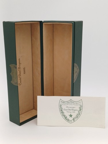 Moet chandon cuvee champagne - e,