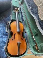 Vecchio violino con custodia e