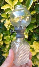 Piccolo e antico lume a olio