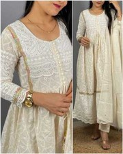 Nuovo abito da sposa indiano