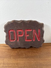 Insegna aperta in legno