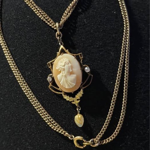 Collana antica con - , ciondolo