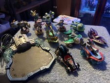 Lotto figurine e veicoli