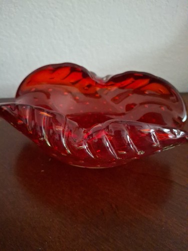 Piatto caramelle ciotola rossa