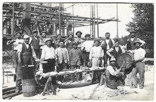 ANTICA CARTOLINA FOTOGRAFICA: GRUPPO DI OPERAI DI AZIENDA VINICOLA - VIAGGIATA