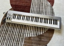 Tastiera controller MIDI USB M AUDIO Keystation 61ES semi-pesata con cavo USB