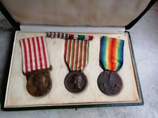 TRIS DI MEDAGLIE GUERRA CON