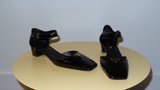$1150 PRADA BLACK VERNICE