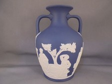 Vaso Portland Wedgwood blu