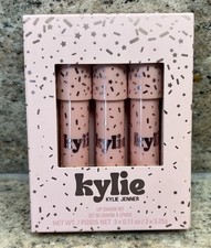 Kylie Jenner set pastello