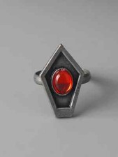 Anello uomo ovale pietra rossa tomba pentagono decorato geometrico