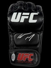 Guanto UFC autografato firmato
