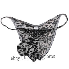 Bikini uomo leopardato posa