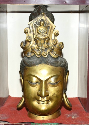Vecchia statua mezzo busto dea