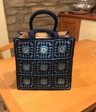 Borsa granny fatta a mano, rivestita in juta, interamente cucita a mano.
