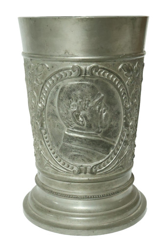Vecchia tazza stagno - vecchia, di