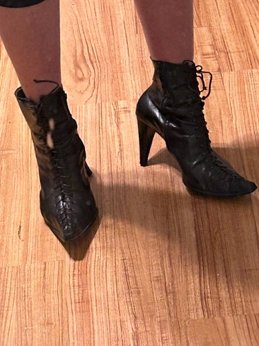 Stivaletto stringato