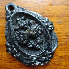 antico ciondolo vittoriano jet nero corno pressato fiore rosa per collana -331