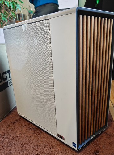 Case fractal north - case, white