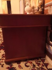 scrivania con cassetti