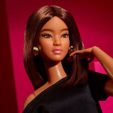 NRFB doll 2025 BARBIE BASICS SIGNATURE brune modèle n°0 1 asiatique JBH72