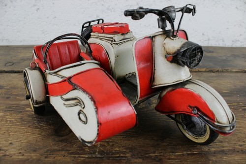 Vespa con sidecar metallo - in,