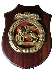 CREST IN LEGNO E METALLO