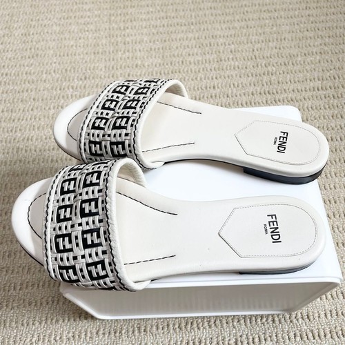 Fendi sandali piatti - fendi,