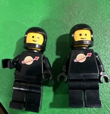 LEGO Classic Spaceman: Lotto di 2 Nero con Casco Spaziale Moto e Serbatoio Aria