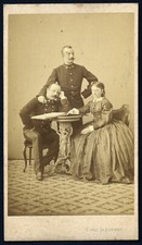 fidanzati, soldati in uniforme