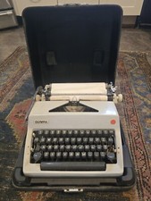 Vintage 70's Olympia De Luxe