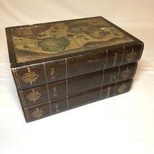 Scatola bar nascosta libri impilati tantalio vintage Giappone Atlante mappa arte