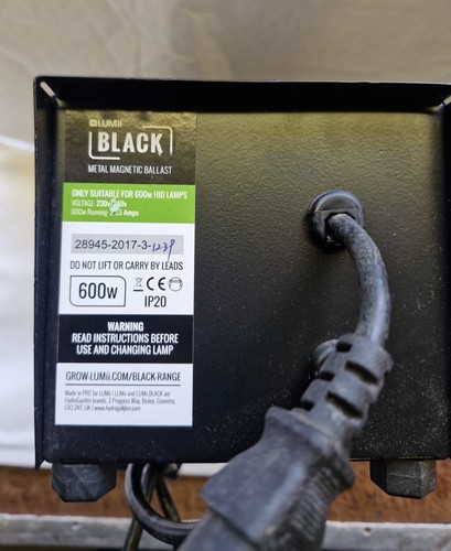 Lumii alimentatore magnetico - alimentatore,