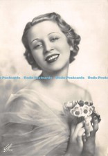 D022062 Woman. Dark Lips