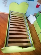 letto singolo moretti colore verde acido con 2 cassetti contenitori molto comodi