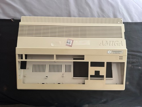 Amiga 500plus custodia - +, viti