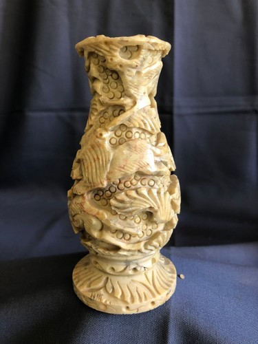 Vaso imitazione alabastro.