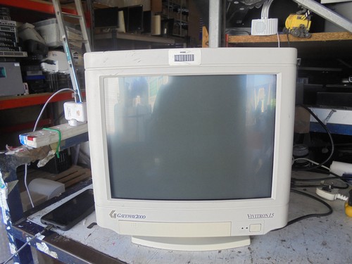 Gateway 2000 sony vivitron - sony, 15"