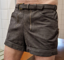 Pantaloni corti in pelle