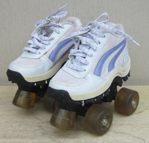Giovani pattini rotelle - rotelle, quad