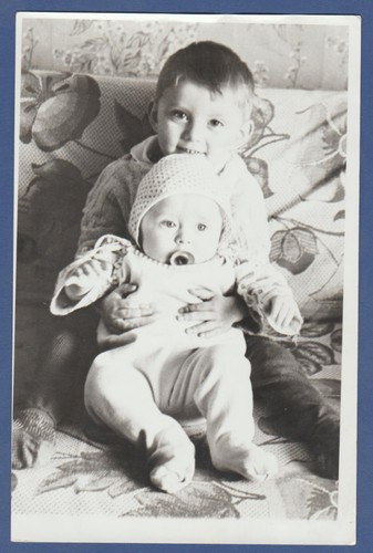 Bellissimi bambini sul letto