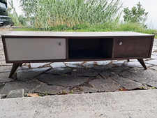 mobile porta tv in legno con sportelli bianchi. ottima fattura, elegante, sobrio