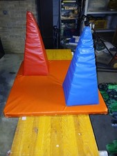 Accessorio playground ludoteca sala giochi piramide