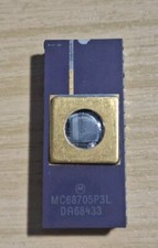 VINTAGE CHIP EPROM MOTOROLA MC68705P3L UV 8 BIT TIMER DIP 28 GOLD IC RETRO PC